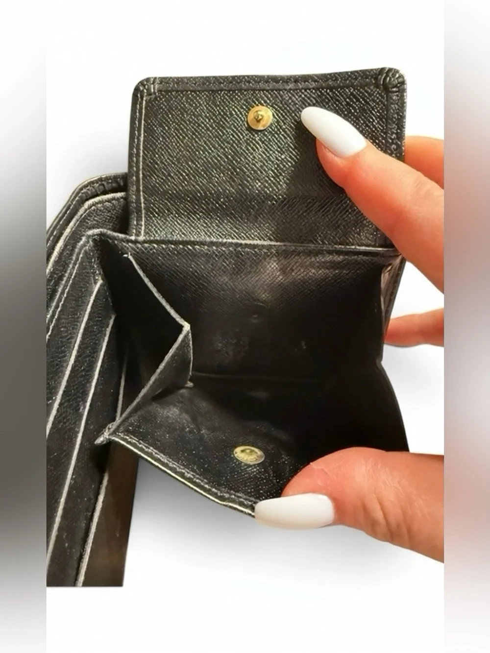 ✨$775 Men’s Louis Vuitton Black Taiga Leather Bifold Wallet